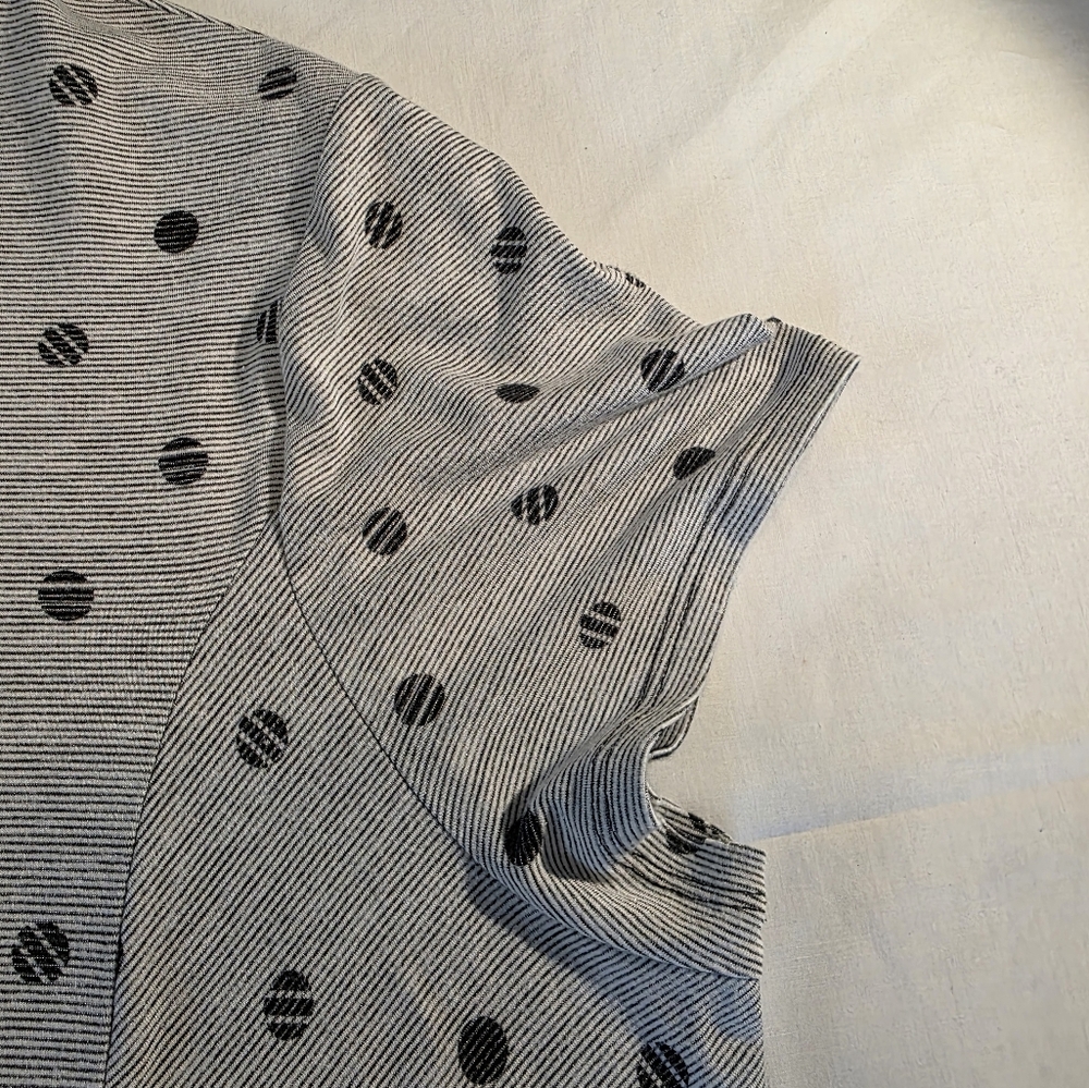 Chico's Weekends Gray Black Polka Dot Women's Top With Pockets XL EUC - Picture 9 of 10